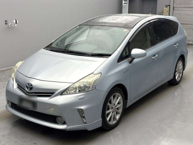TOYOTA PRIUS ALPHA 2012