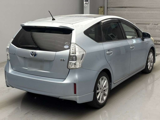 TOYOTA PRIUS ALPHA 2012