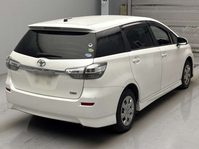 TOYOTA WISH 2013