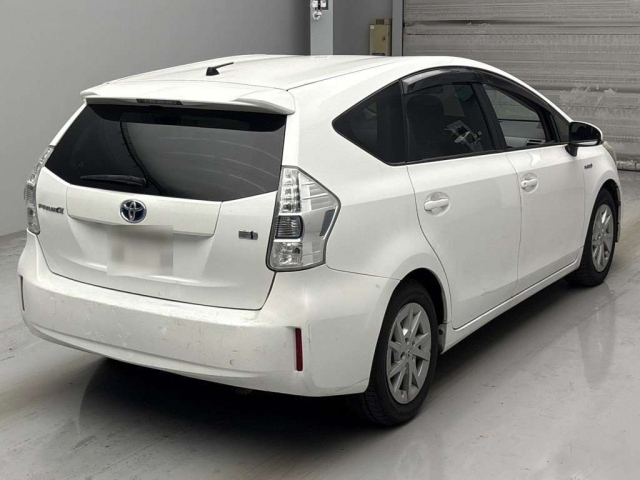 TOYOTA PRIUS ALPHA 2012
