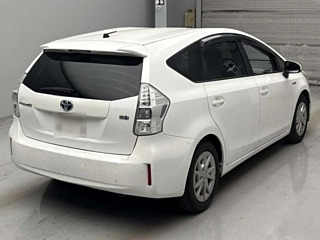TOYOTA PRIUS ALPHA 2012