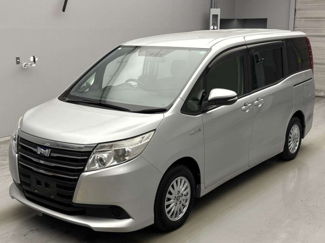 TOYOTA NOAH 2014
