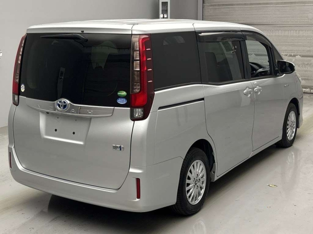 TOYOTA NOAH 2014