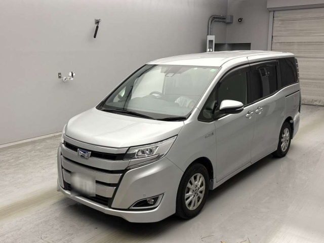 TOYOTA NOAH 2017