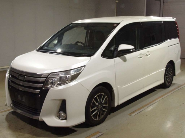 TOYOTA NOAH 2015