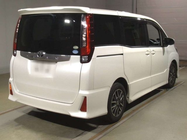 TOYOTA NOAH 2015