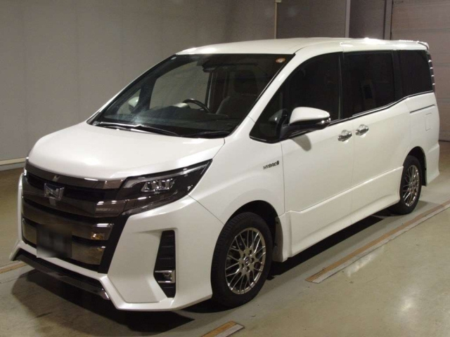 TOYOTA NOAH 2018