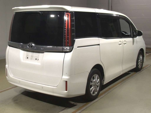 TOYOTA NOAH 2019