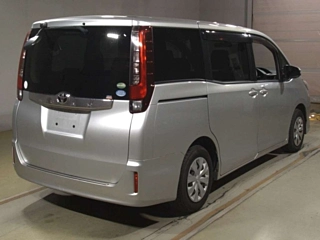 TOYOTA NOAH 2017