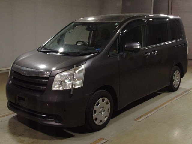TOYOTA NOAH 2009