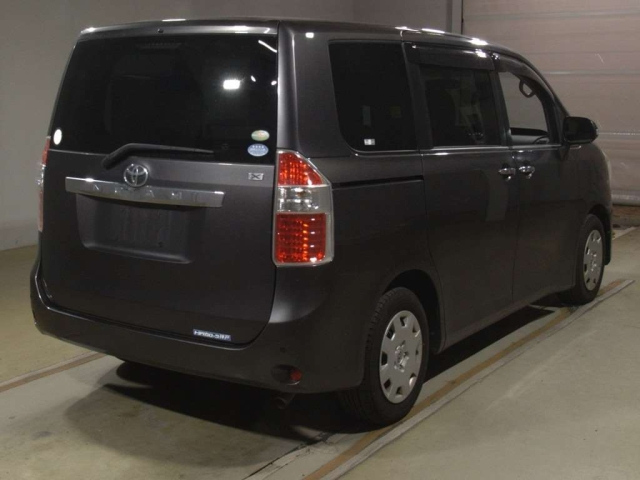 TOYOTA NOAH 2009