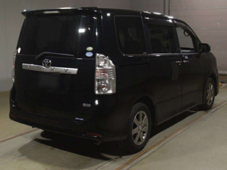 TOYOTA VOXY 2009