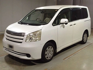 TOYOTA NOAH 2010