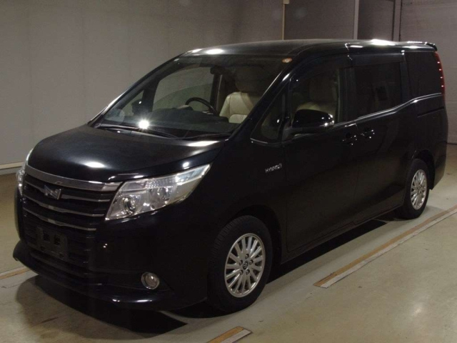 TOYOTA NOAH 2014