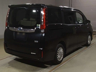 TOYOTA NOAH 2014