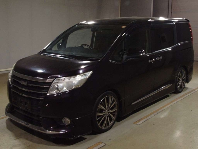 TOYOTA NOAH 2014