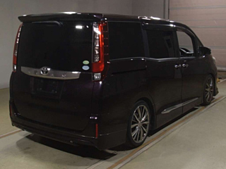 TOYOTA NOAH 2014