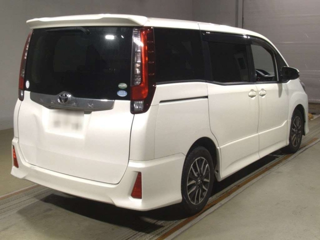 TOYOTA NOAH 2015