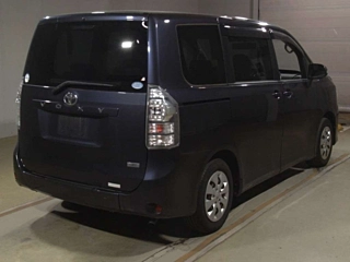 TOYOTA VOXY 2013