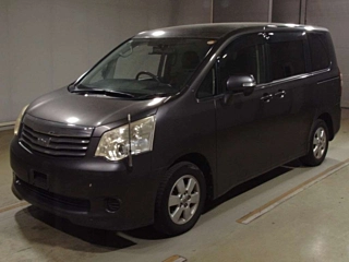 TOYOTA NOAH 2010