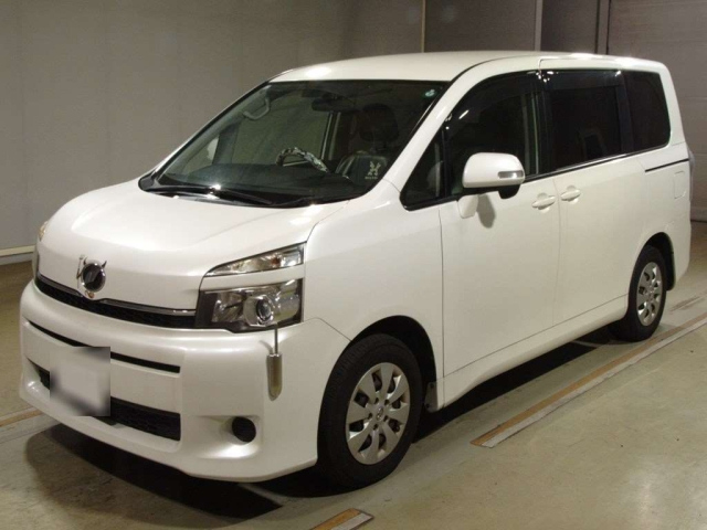 TOYOTA VOXY 2013