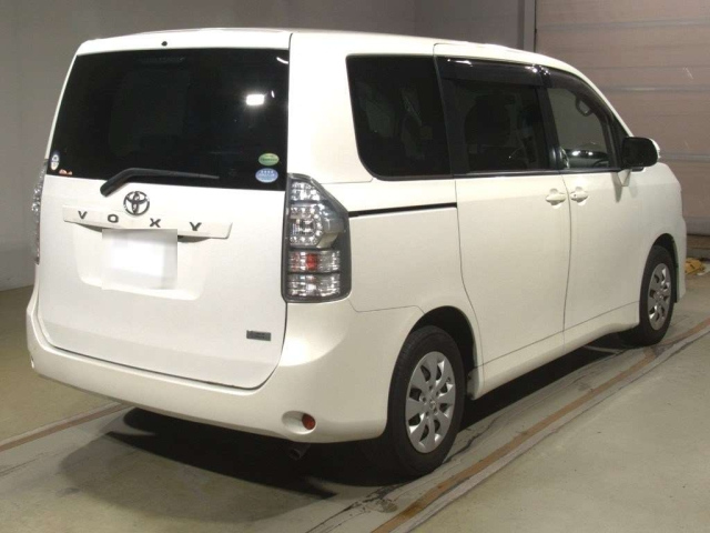 TOYOTA VOXY 2013