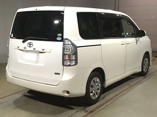 TOYOTA VOXY 2013