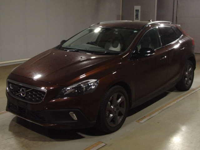 VOLVO V40 2015