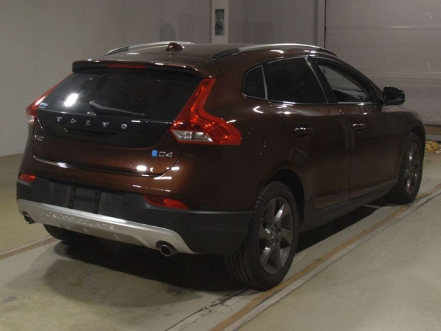 VOLVO V40 2015