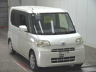 Daihatsu Tanto 2011