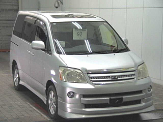 Toyota Noah 2004
