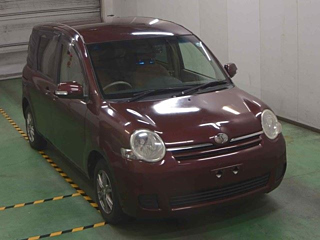 Toyota Sienta 2012