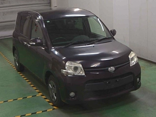 Toyota Sienta 2013