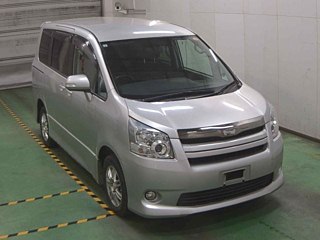 Toyota Noah 2009