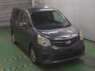 Toyota Noah 2011