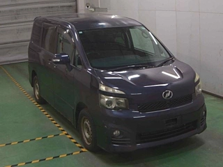 Toyota Voxy 2010