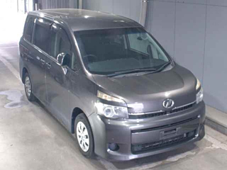 Toyota Voxy 2011
