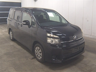 Toyota Voxy 2011