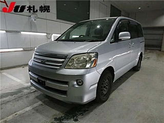 Toyota Noah 2005