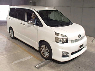 Toyota Voxy 2011