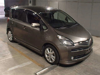 Toyota Ractis 2006