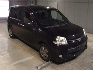 Toyota Sienta 2011