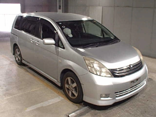 Toyota Isis 2005