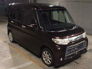 Daihatsu Tanto 2011