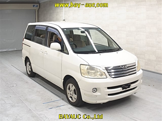 Toyota Noah 2003