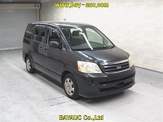 Toyota Noah 2005