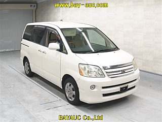 Toyota Noah 2005