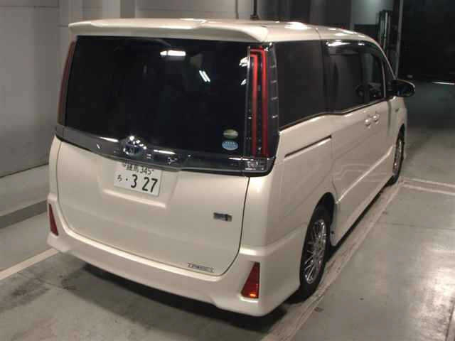 TOYOTA NOAH 2017