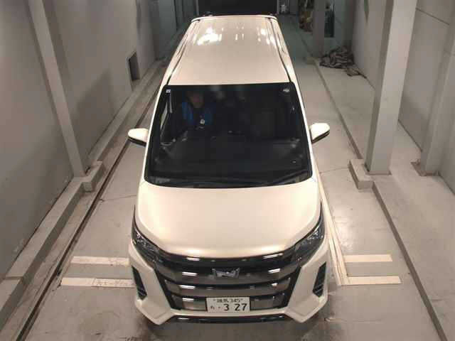 TOYOTA NOAH 2017