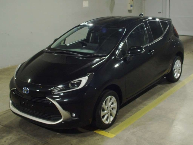 TOYOTA AQUA 2024